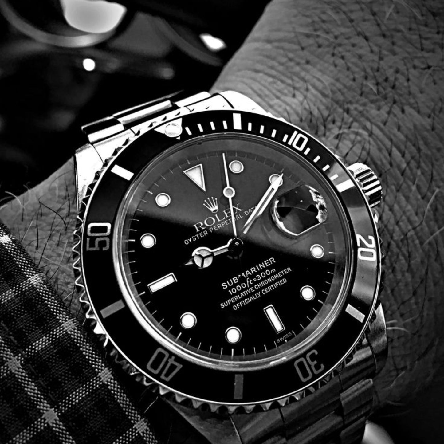 Reloj submariner negro fondo negro
